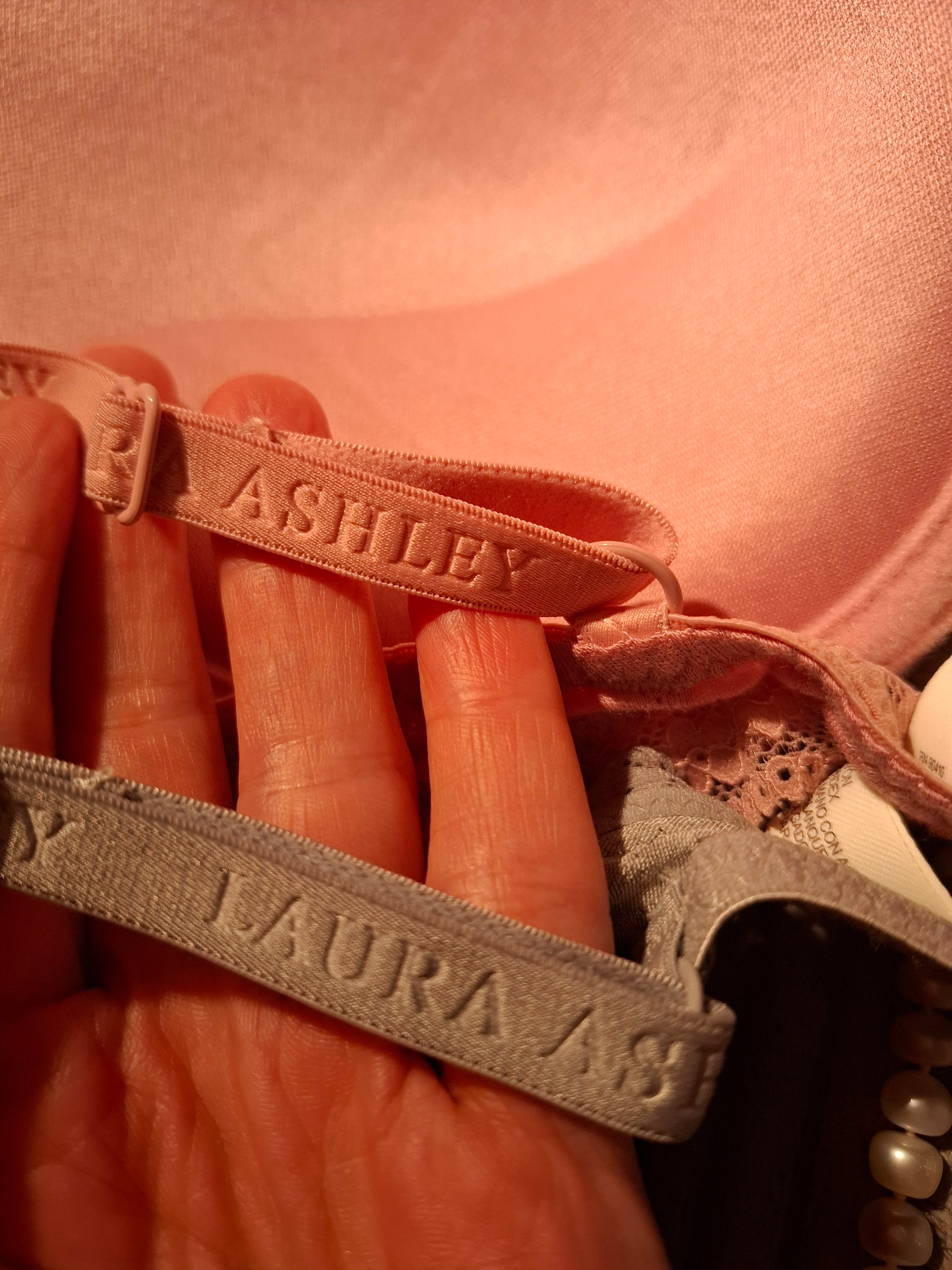 LAURA ASHLEY dviejų liemenėlių rinkinys