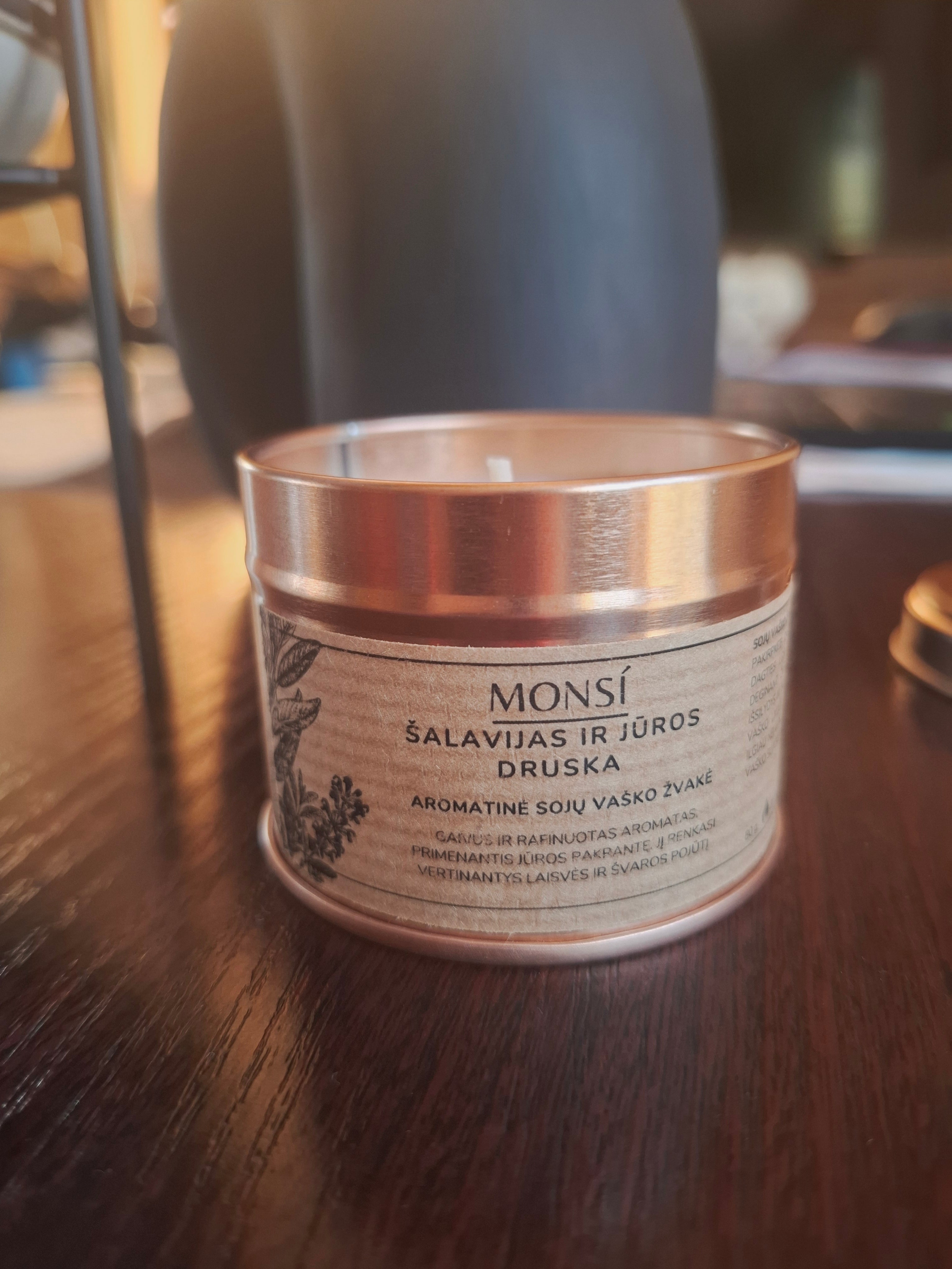 Rankų darbo MONSI Sojų vaško žvakė Šalavijas ir jūros druska 100 ml.