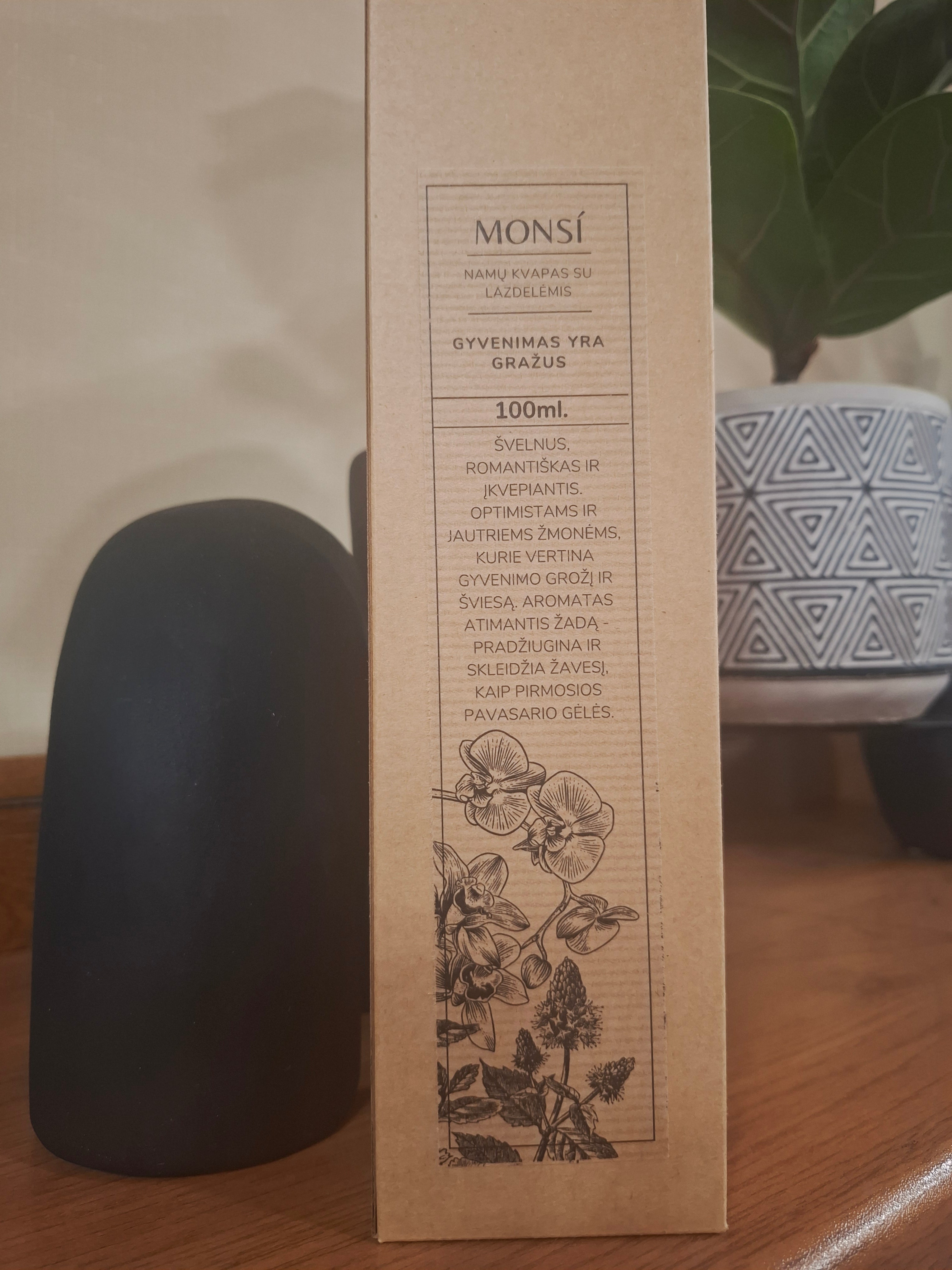 MONSI namų kvapas su lazdelėmis Gyvenimas yra gražus 100 ml.
