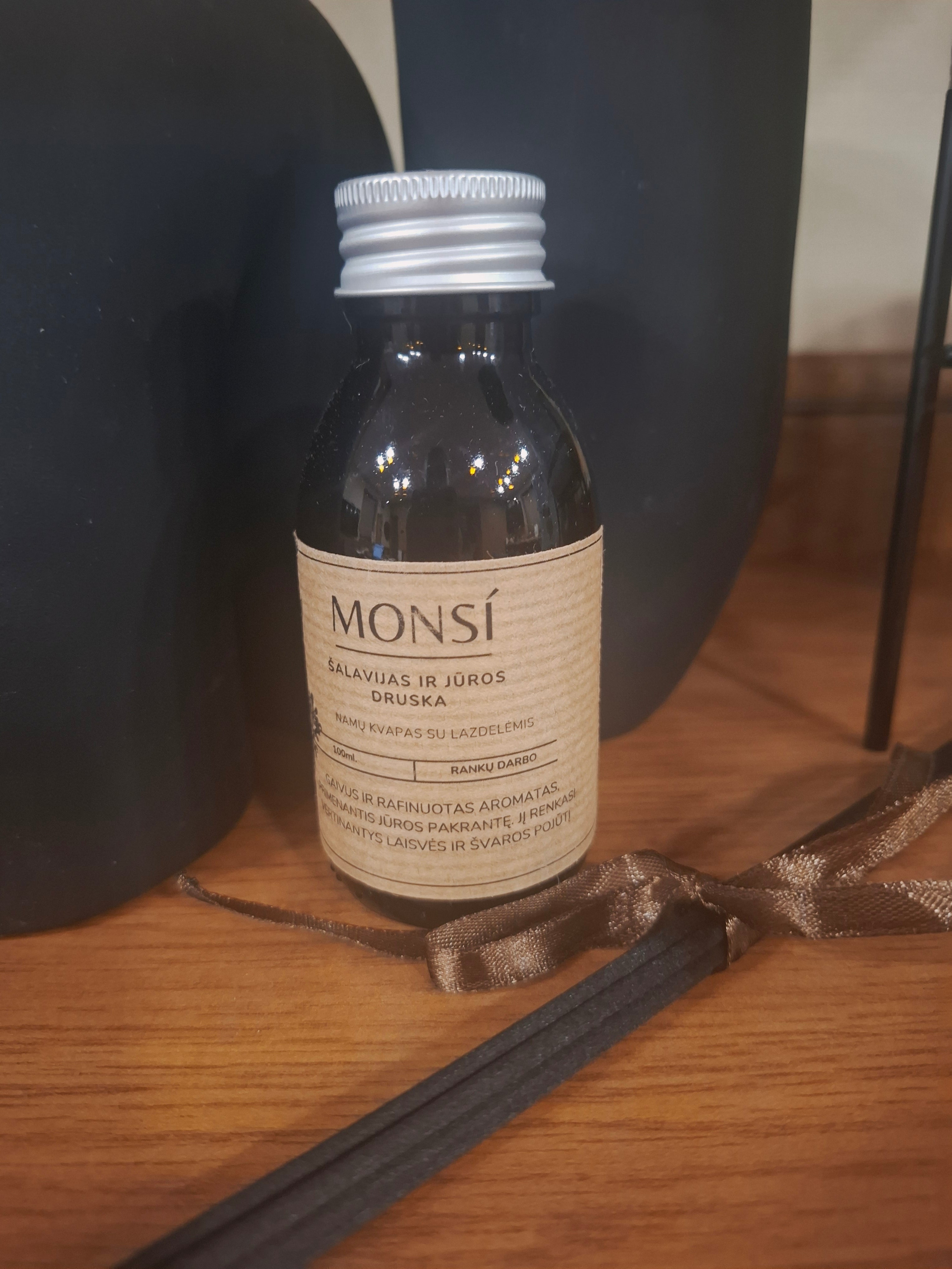 MONSI namų kvapas su lazdelėmis Šalavijas ir jūros druska 100 ml.