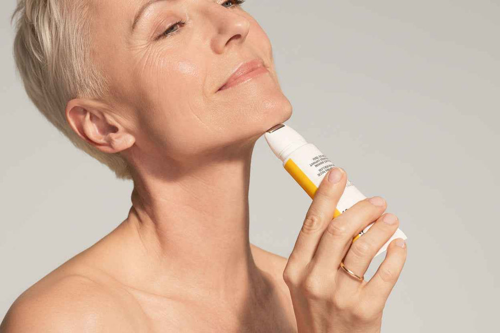 Peptight™ Tightening Neck Serum Roller Stangrinantis kaklo serumas su aplikatorium