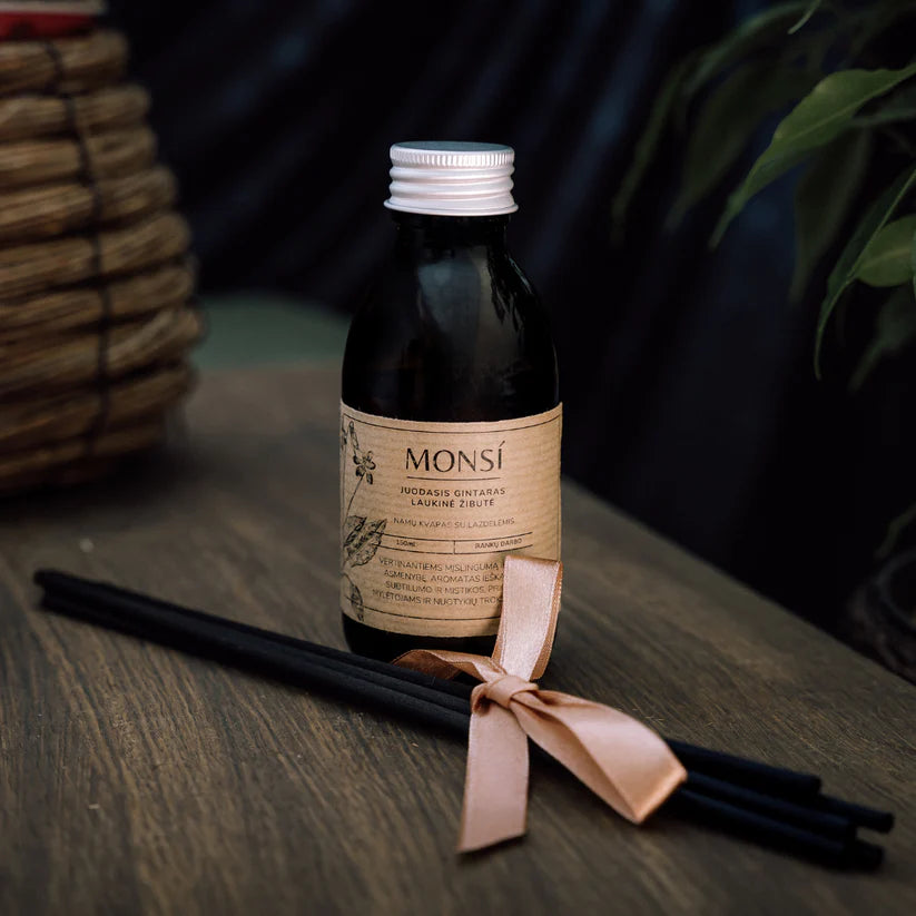 MONSI namų kvapas su lazdelėmis Juodasis gintaras ir laukinė žibutė 100 ml.