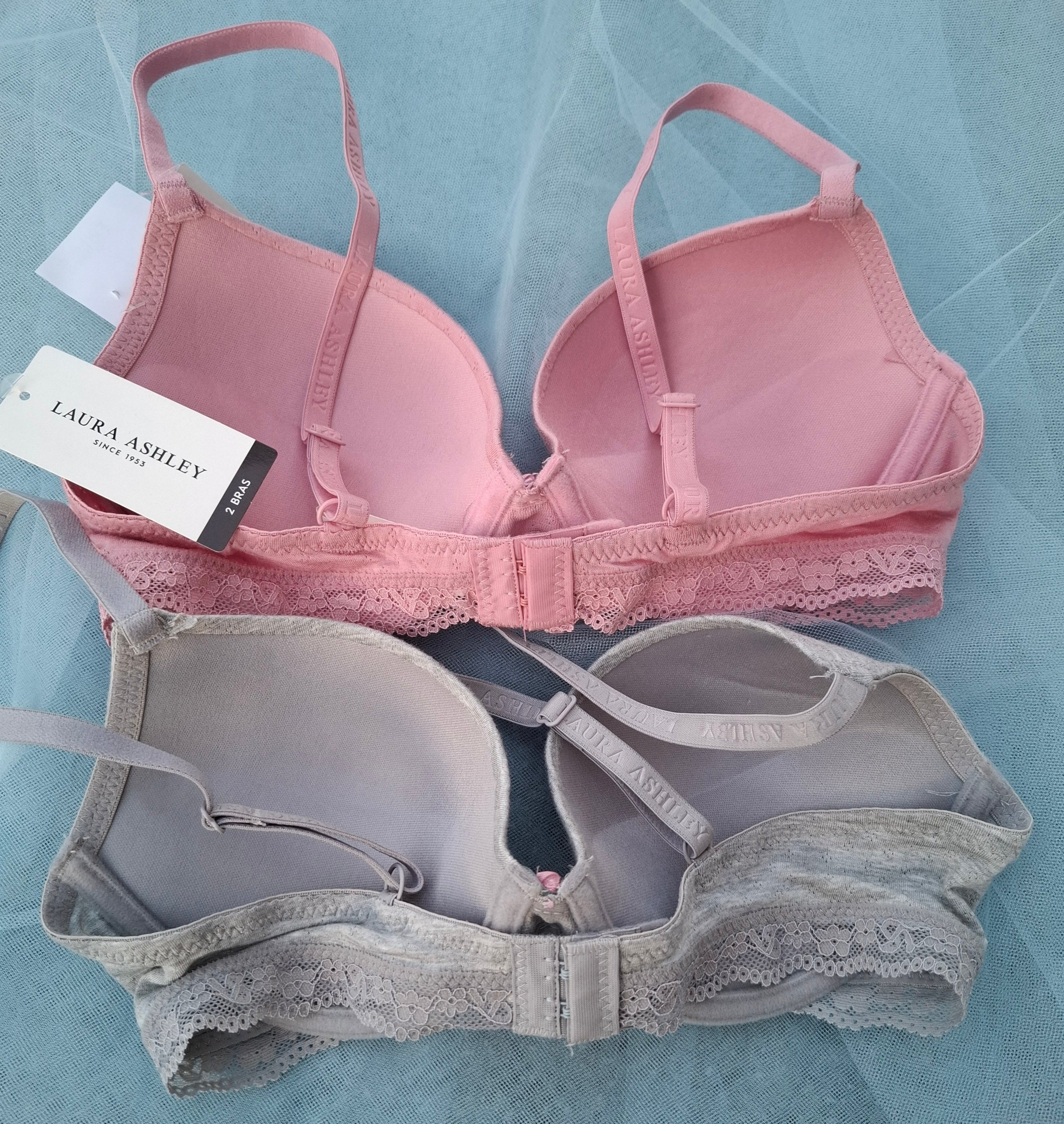LAURA ASHLEY dviejų liemenėlių rinkinys